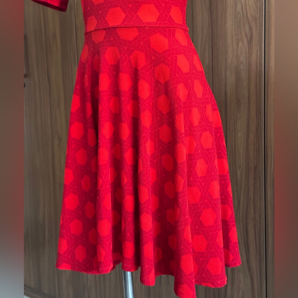 NWT. Elegant Red Patterned Dress Size XXS - Picture 7 of 15